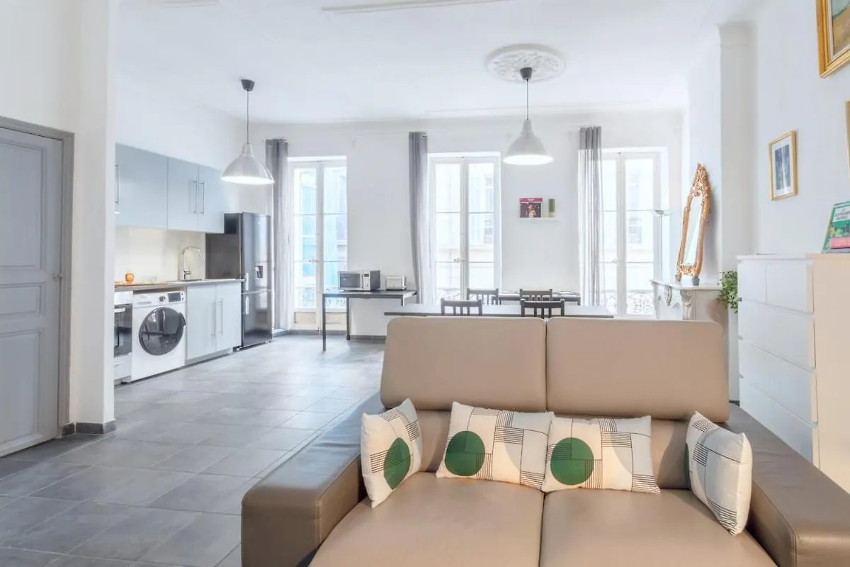 Grand Appartement, Gare Saint-Charles A 5 Min Marseille 0*,  France